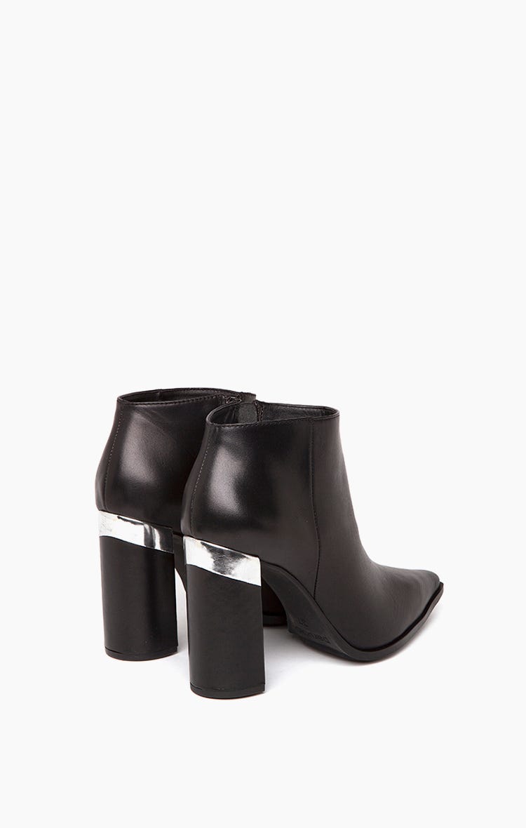 Bota Raven