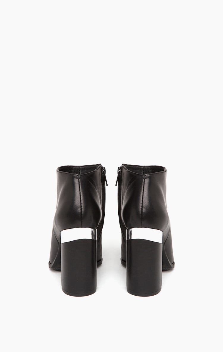 Bota Raven